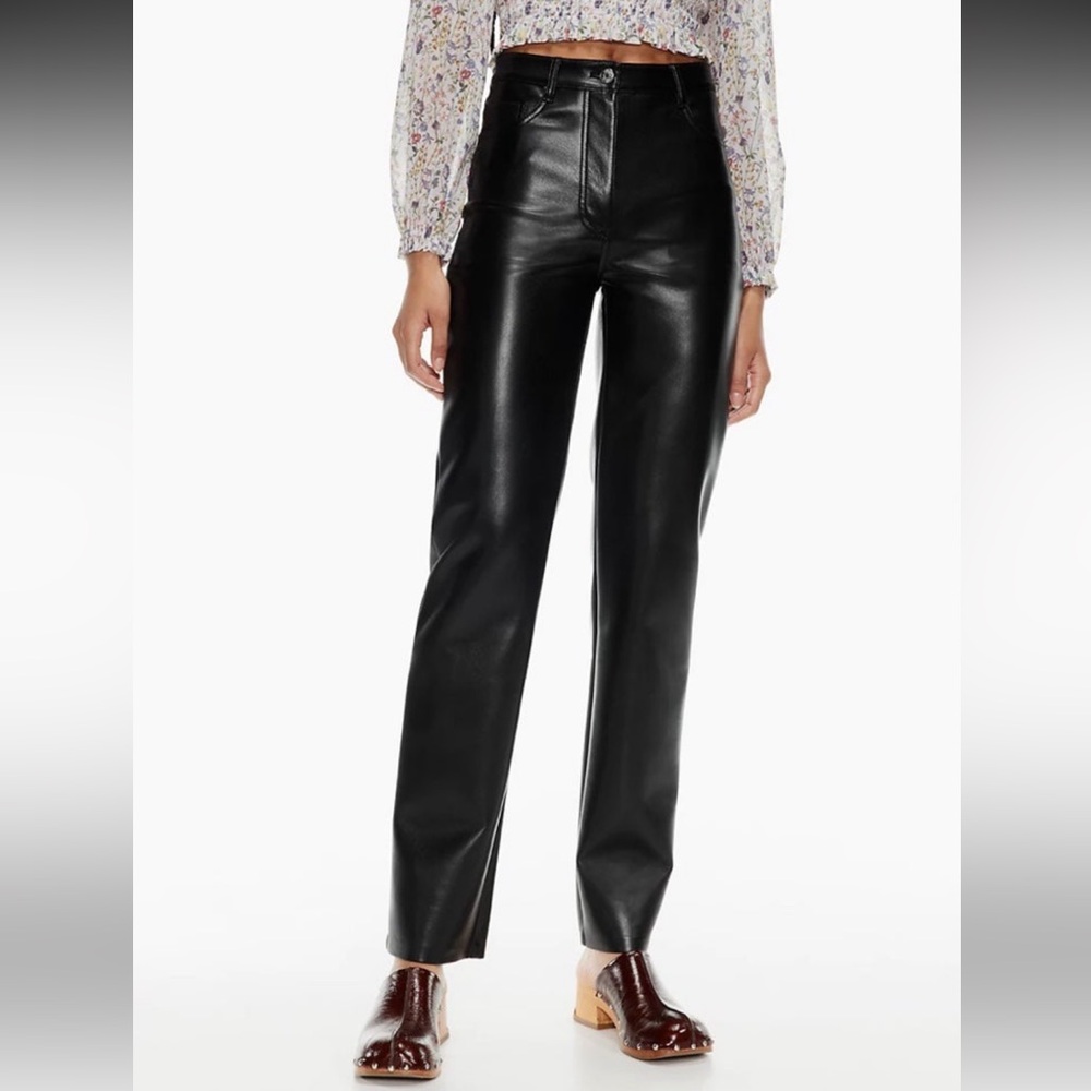 Aritzia Wilfred The Melina Pants Vegan Leather Straight Leg Black. Size 0.